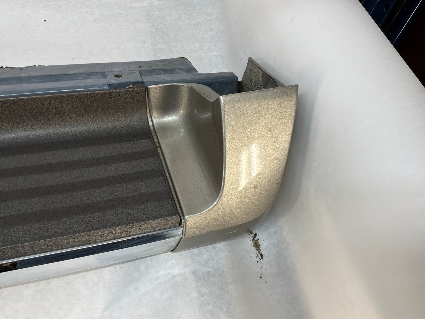 2002 Cadillac Escalade EXT LH Driver Running Board OEM