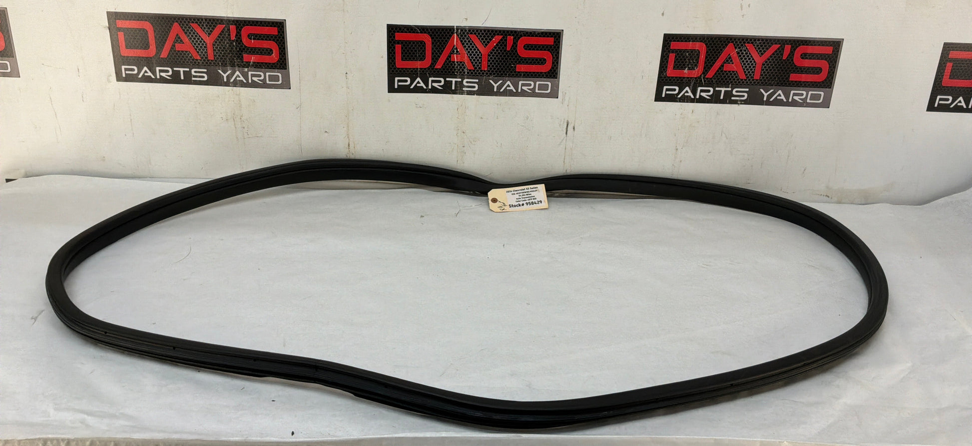Rh weather strip - Day's Parts Yard