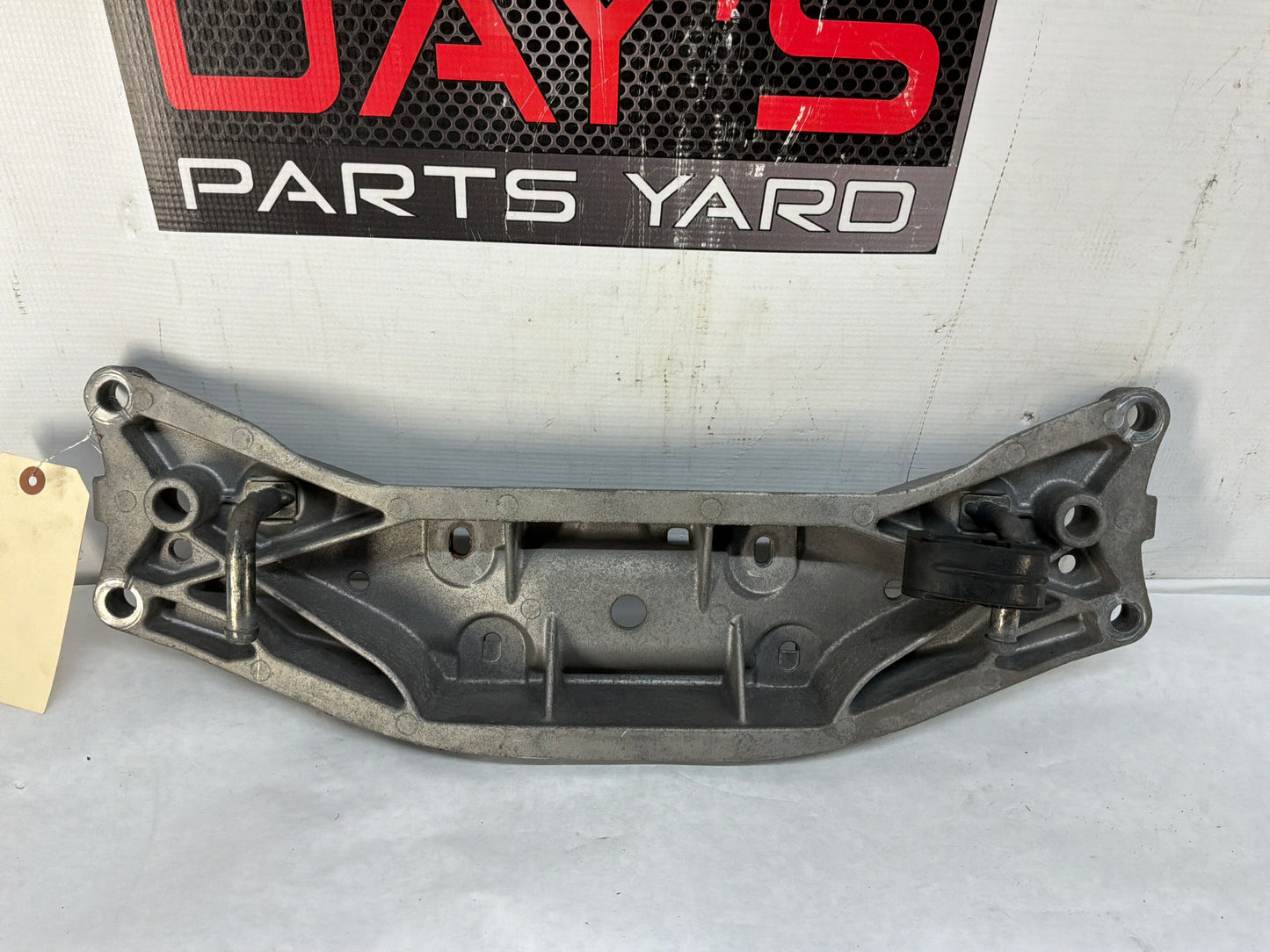 Transmission crossmember Bruce - Day's Parts Yard
