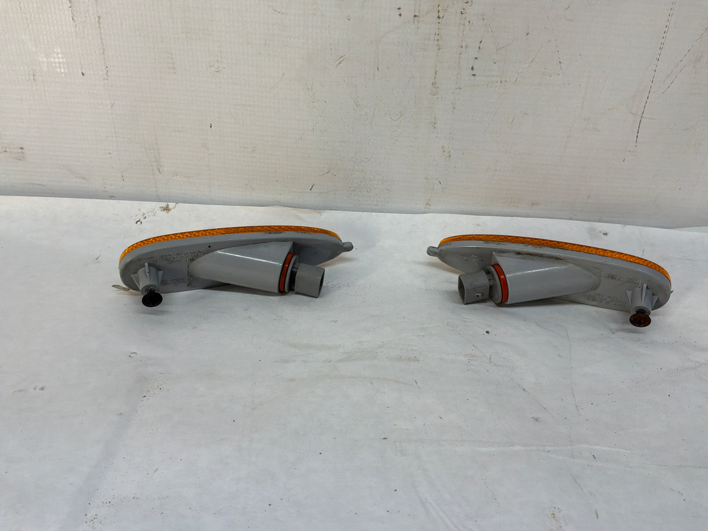 2004 Pontiac GTO RH & LH Side Marker Light Lamps w/ Sockets OEM
