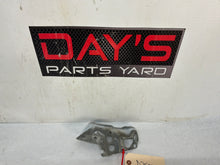 Rh fender weld bracket - Day's Parts Yard