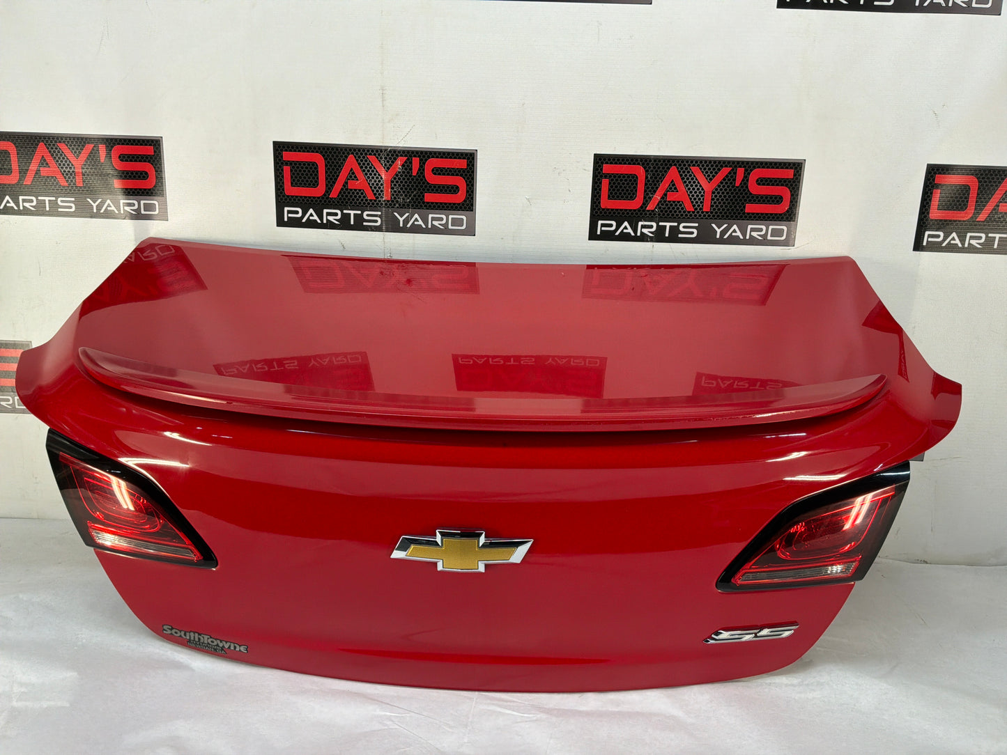 2015 Chevrolet SS Sedan Trunk Deck Lid w/ Spoiler Red OEM