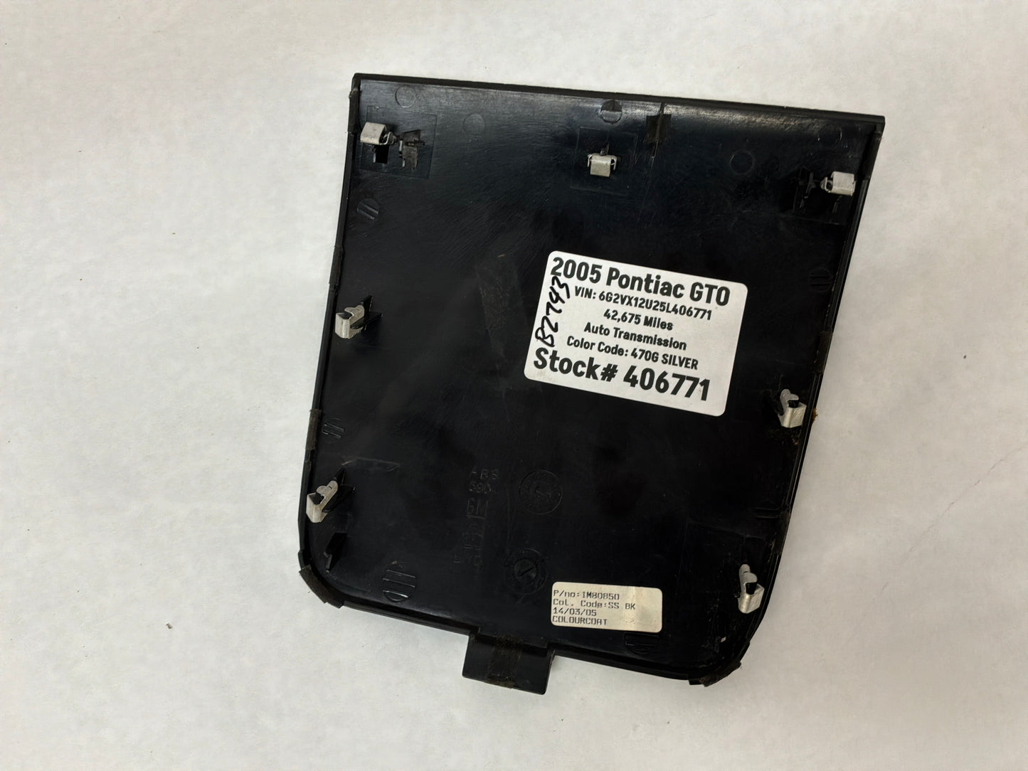2005 Pontiac GTO Center Dash Upper Radio Bezel Top Trim Plate OEM