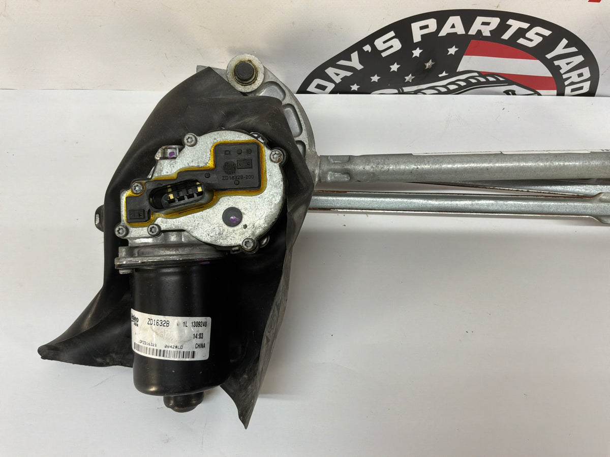 2014 Chevy SS Sedan Windshield Wiper Linkage Arm w Motor OEM