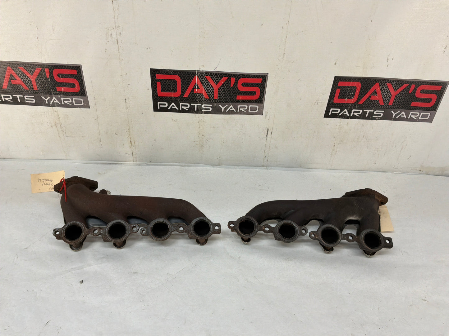 Exhaust manifold - Day's Parts Yard