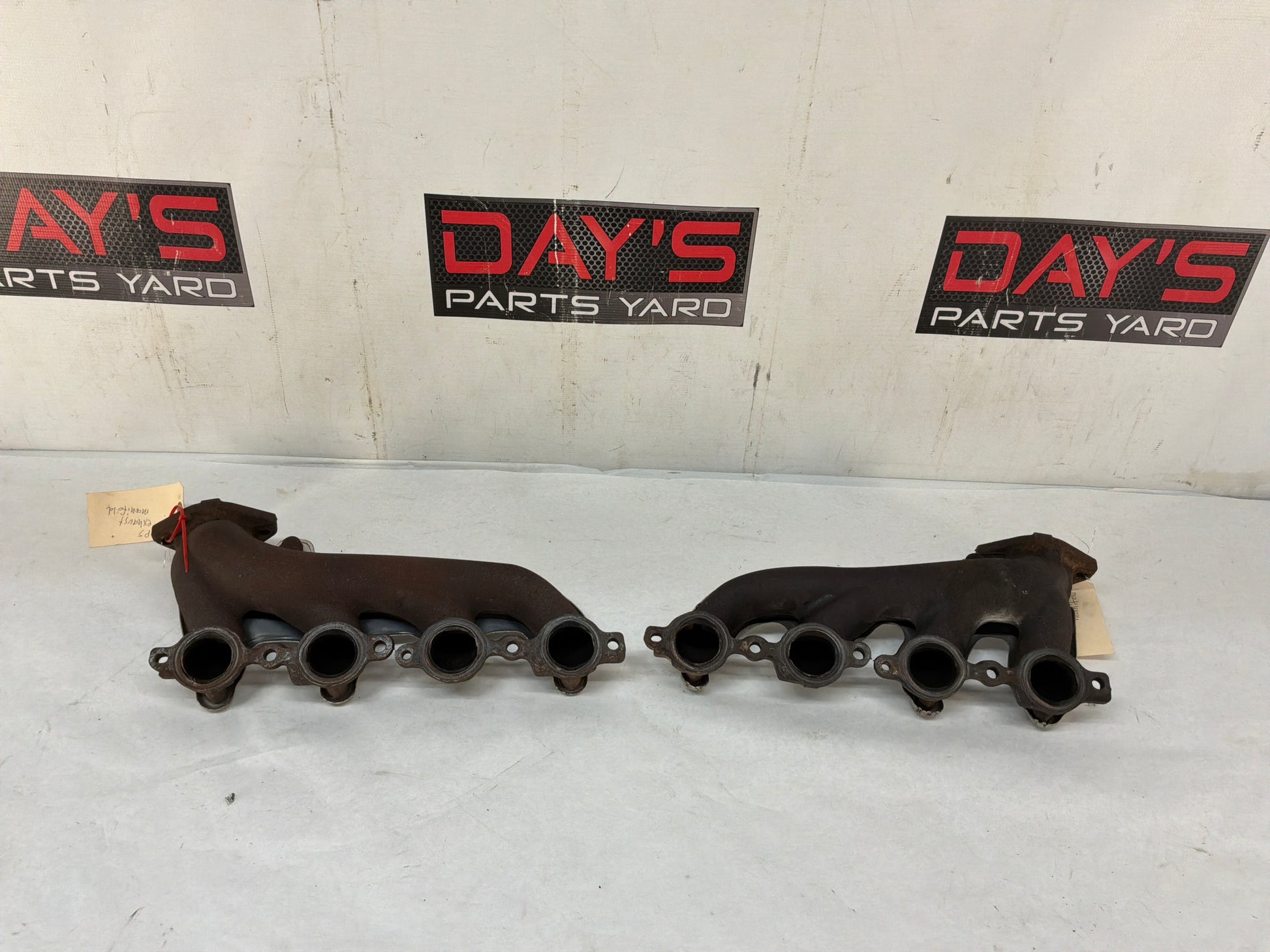 Exhaust manifold - Day's Parts Yard