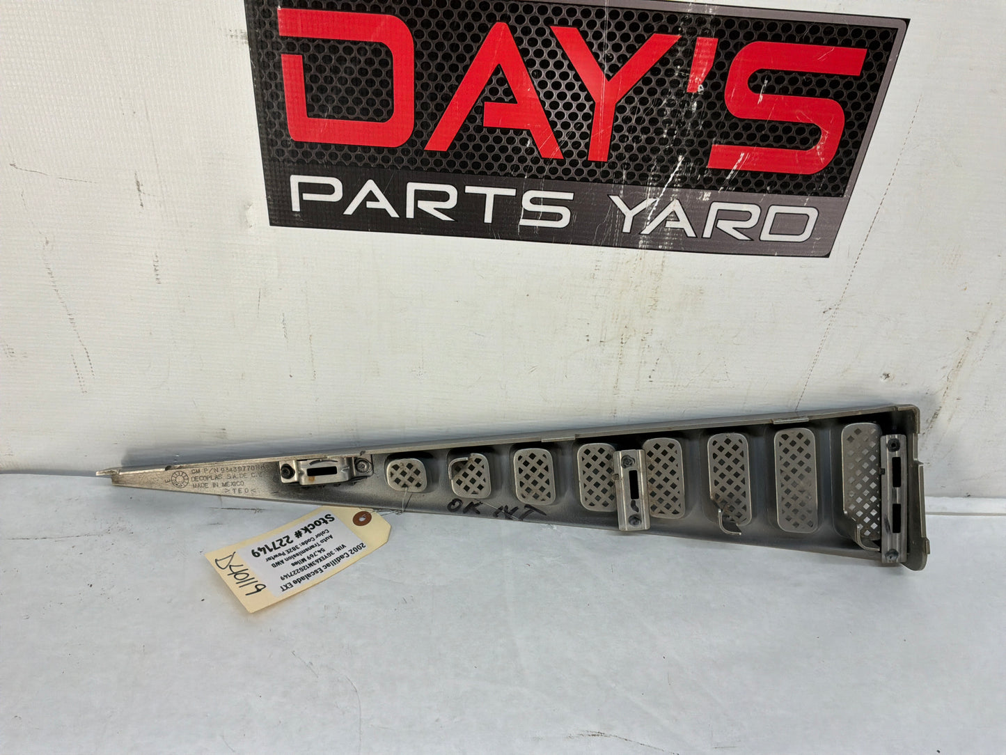 2002 Cadillac Escalade EXT RH Passenger Water Drain Deflector Trim Panel OEM