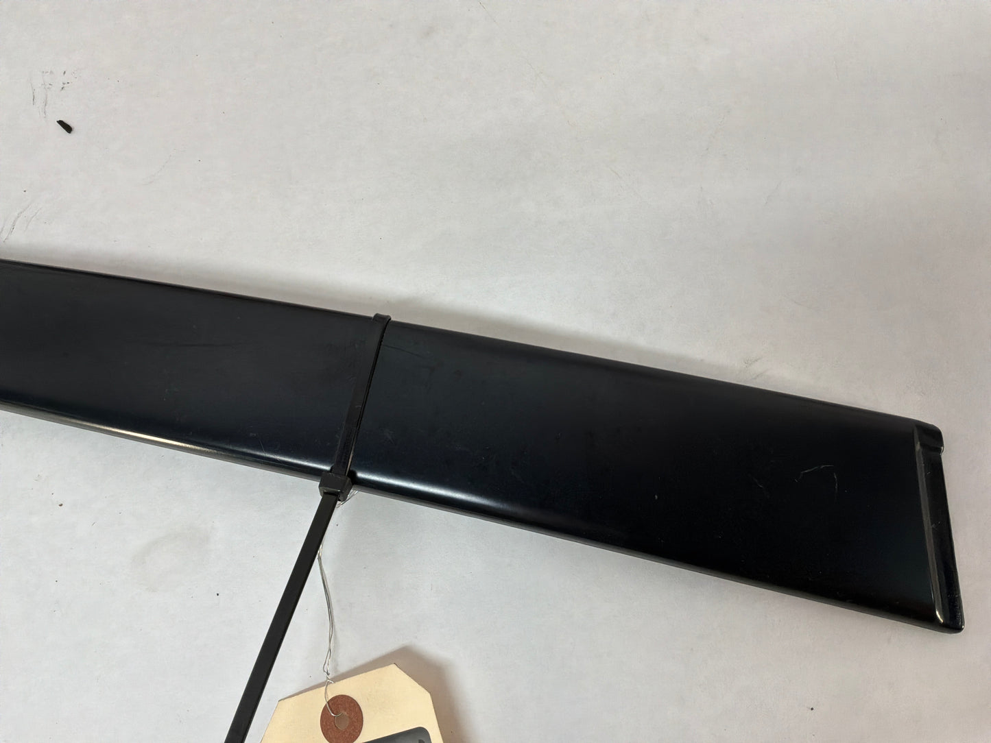 2005 Pontiac GTO LH Driver Exterior B Pillar Window Trim Applique Cover OEM