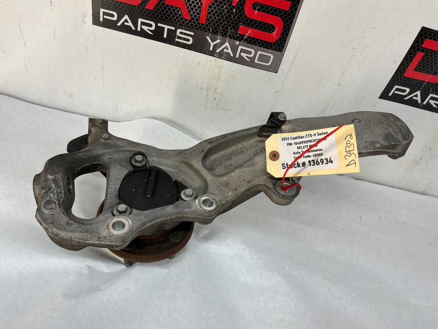 2012 Cadillac CTS-V Sedan RH Passenger Front Spindle Knuckle Hub Assembly OEM - Day's Parts Yard
