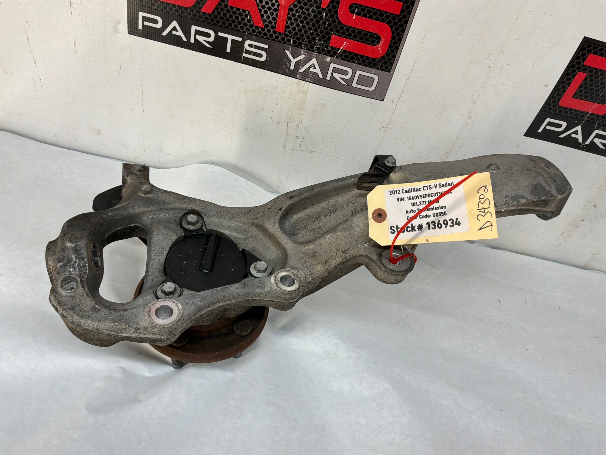 2012 Cadillac CTS-V Sedan RH Passenger Front Spindle Knuckle Hub Assembly OEM - Day's Parts Yard
