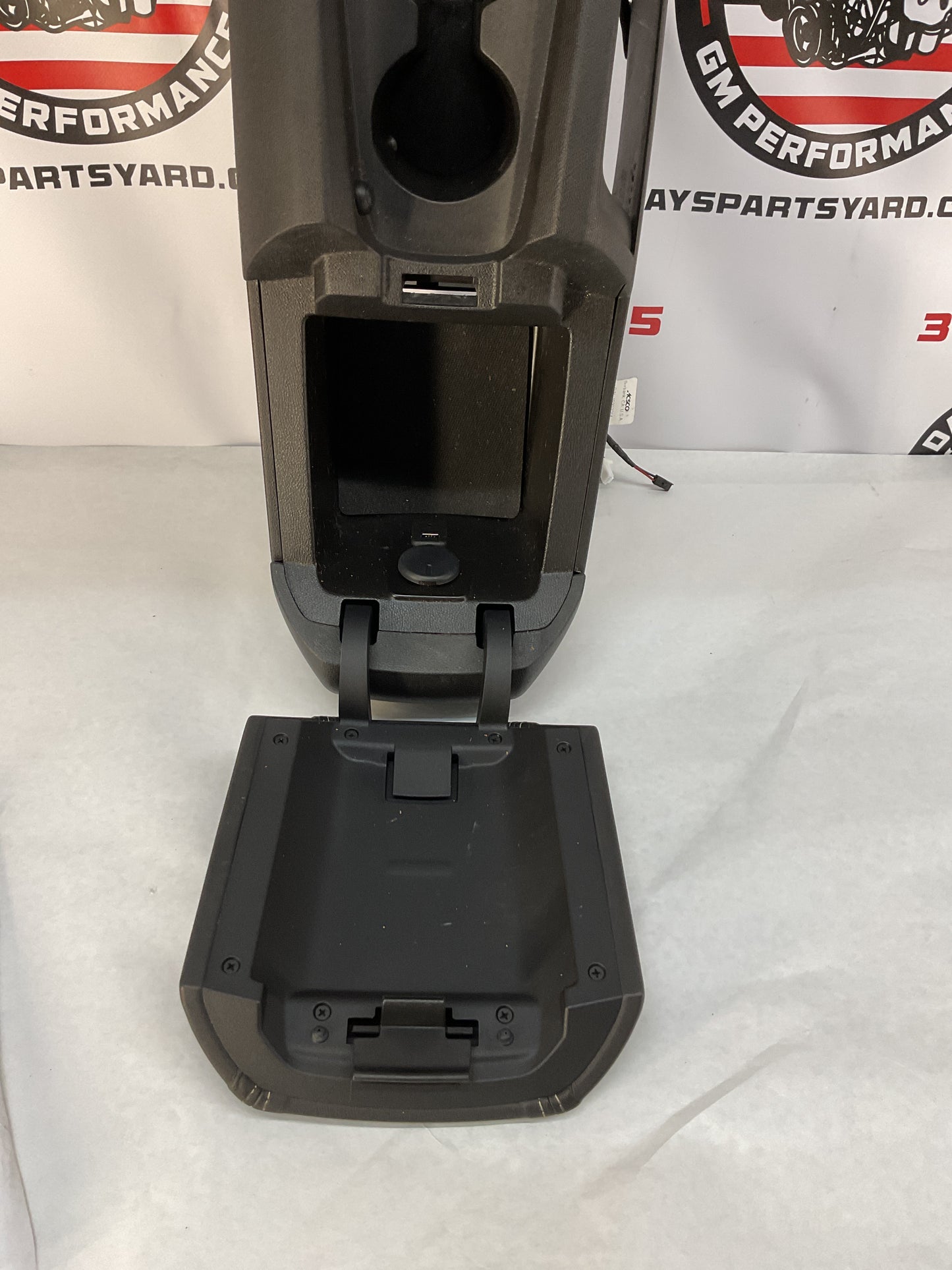 2013 Chevy Camaro 1LE Complete Center Console Arm Rest w/ Auxiliary Gauges OEM