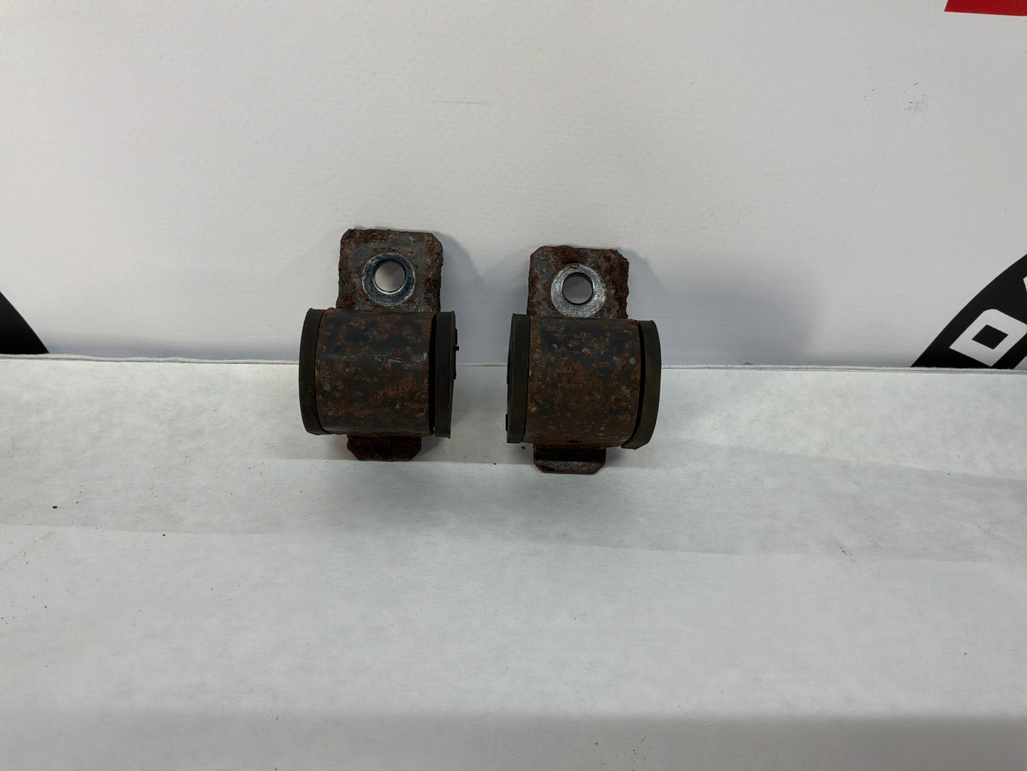 2011 Chevy Caprice PPV Rear Stabilizer Sway Bar Brackets OEM