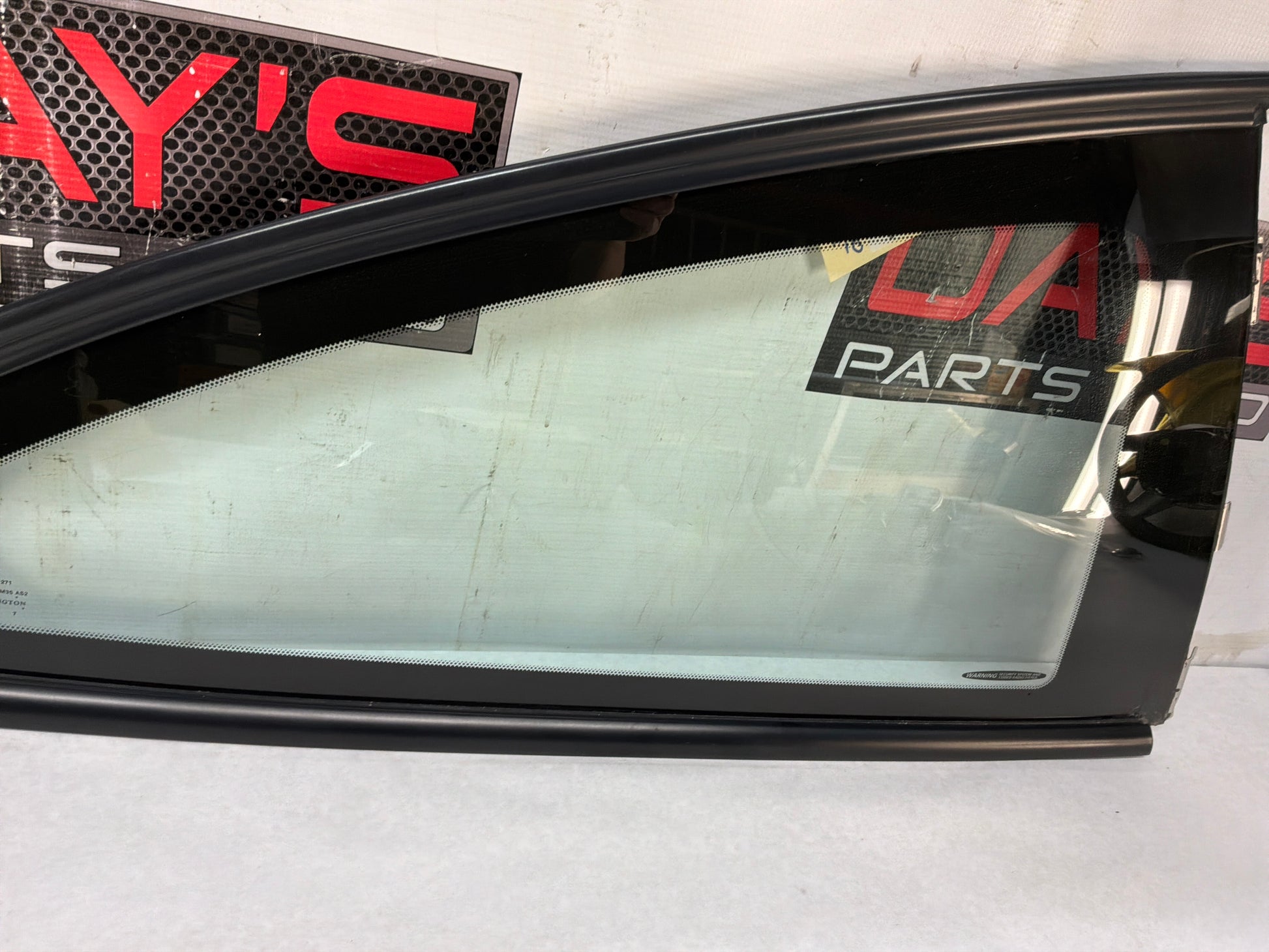 Quarter glass - Day's Parts Yard