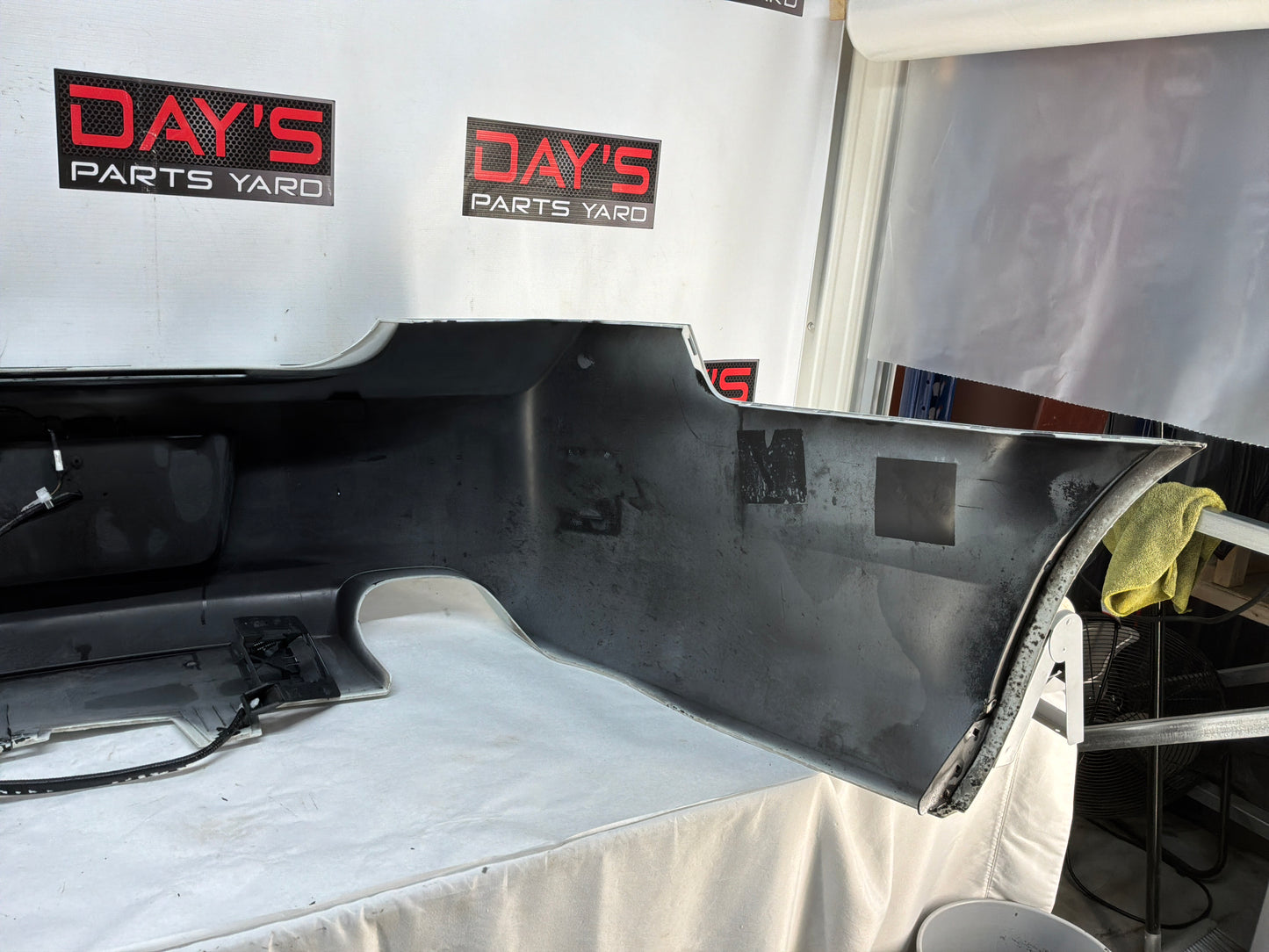 Rear bumper - Day's Parts Yard