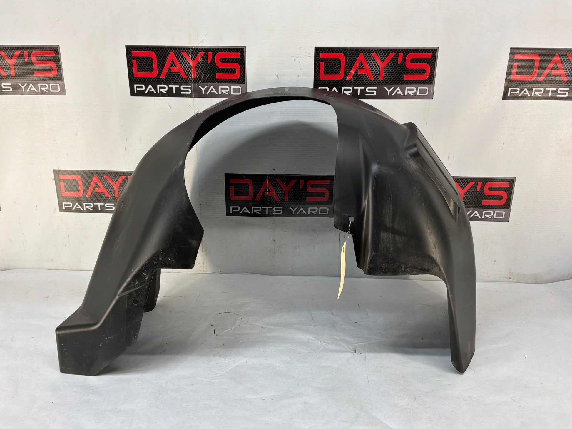 Lh front wheel liner - Day's Parts Yard