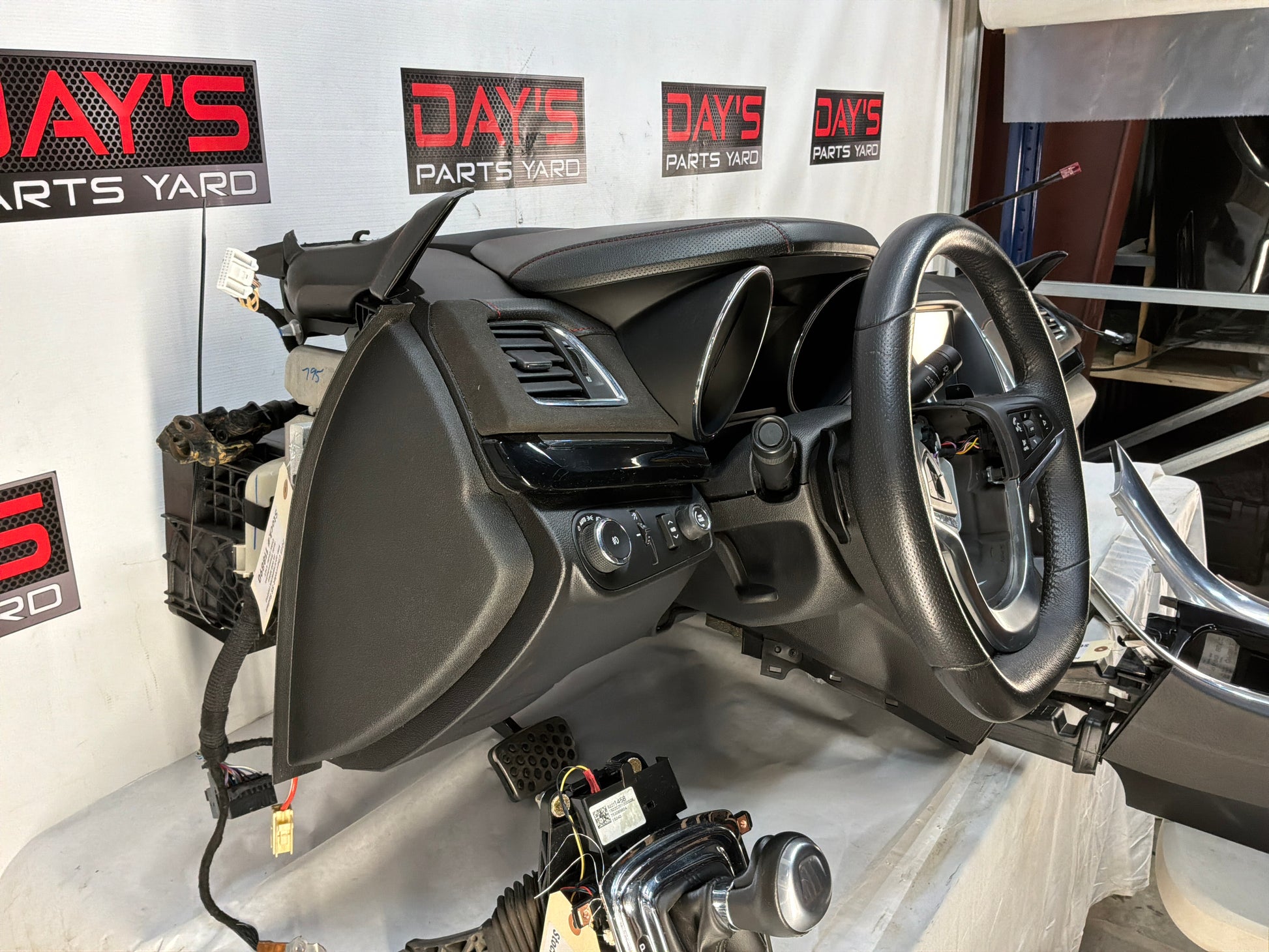 Dash and center console - Day's Parts Yard