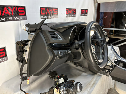 Dash and center console - Day's Parts Yard