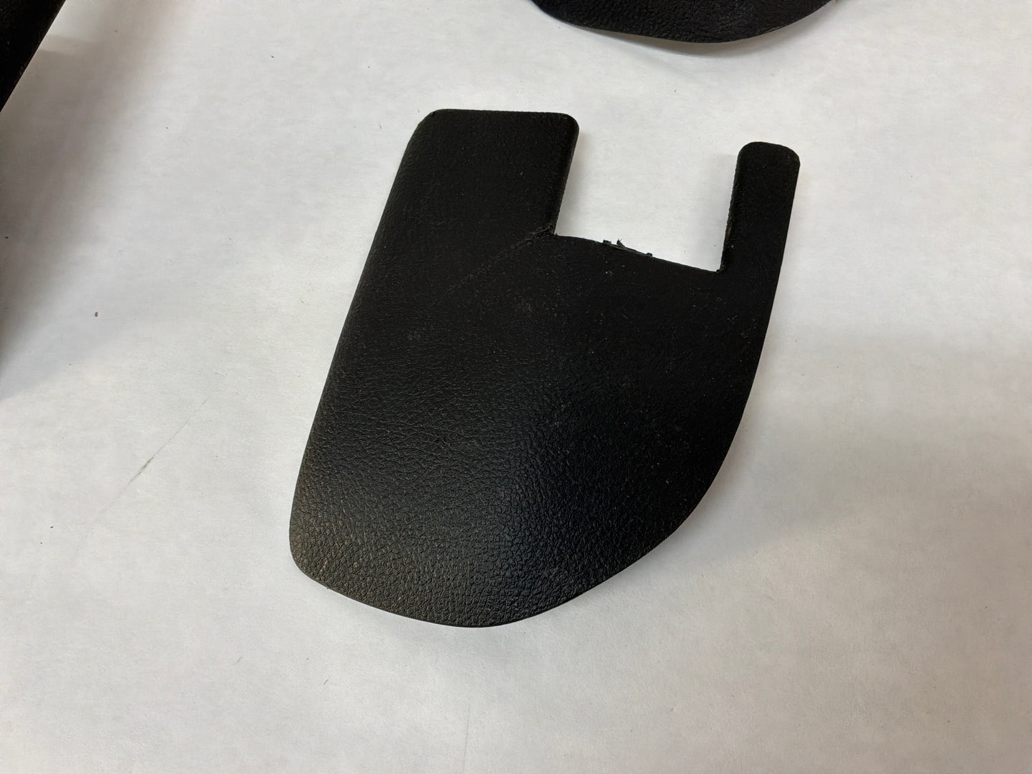 Rh seat track trim - Day's Parts Yard