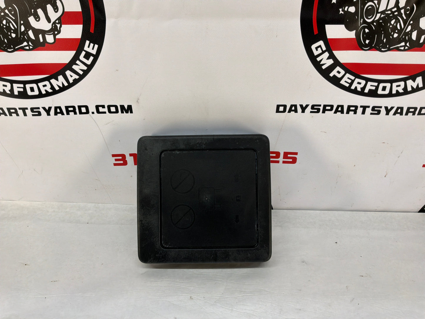 2014 Chevy Caprice PPV Engine Bay Fuse Box Relay Cover Lid OEM
