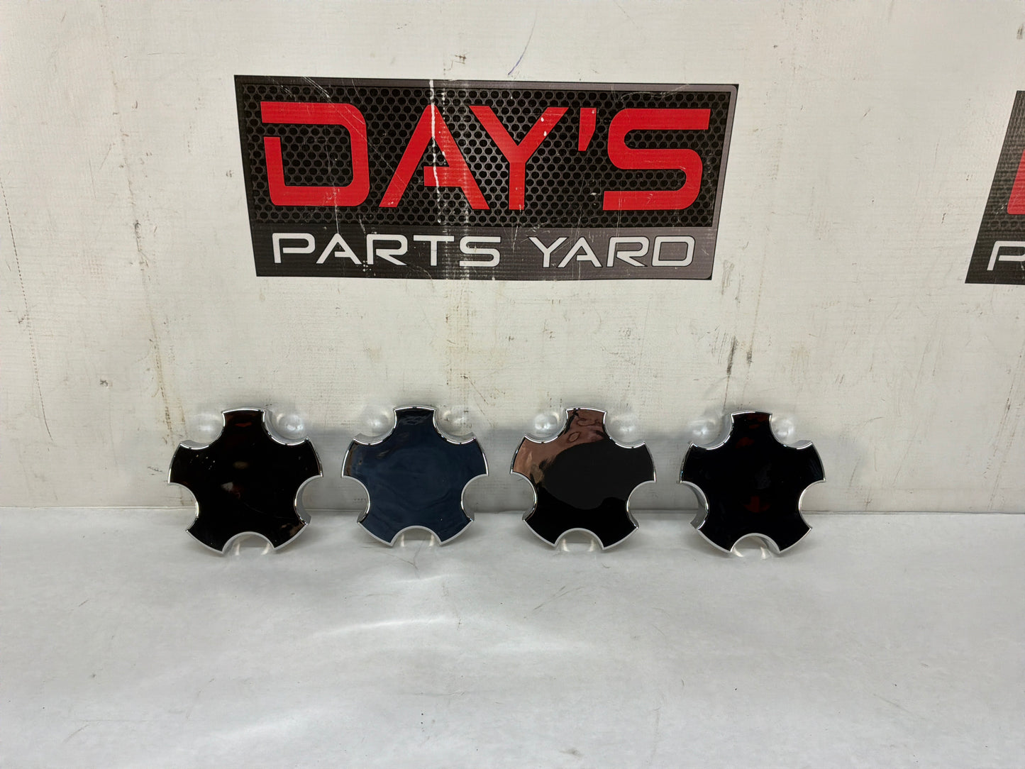 Center wheel caps - Day's Parts Yard