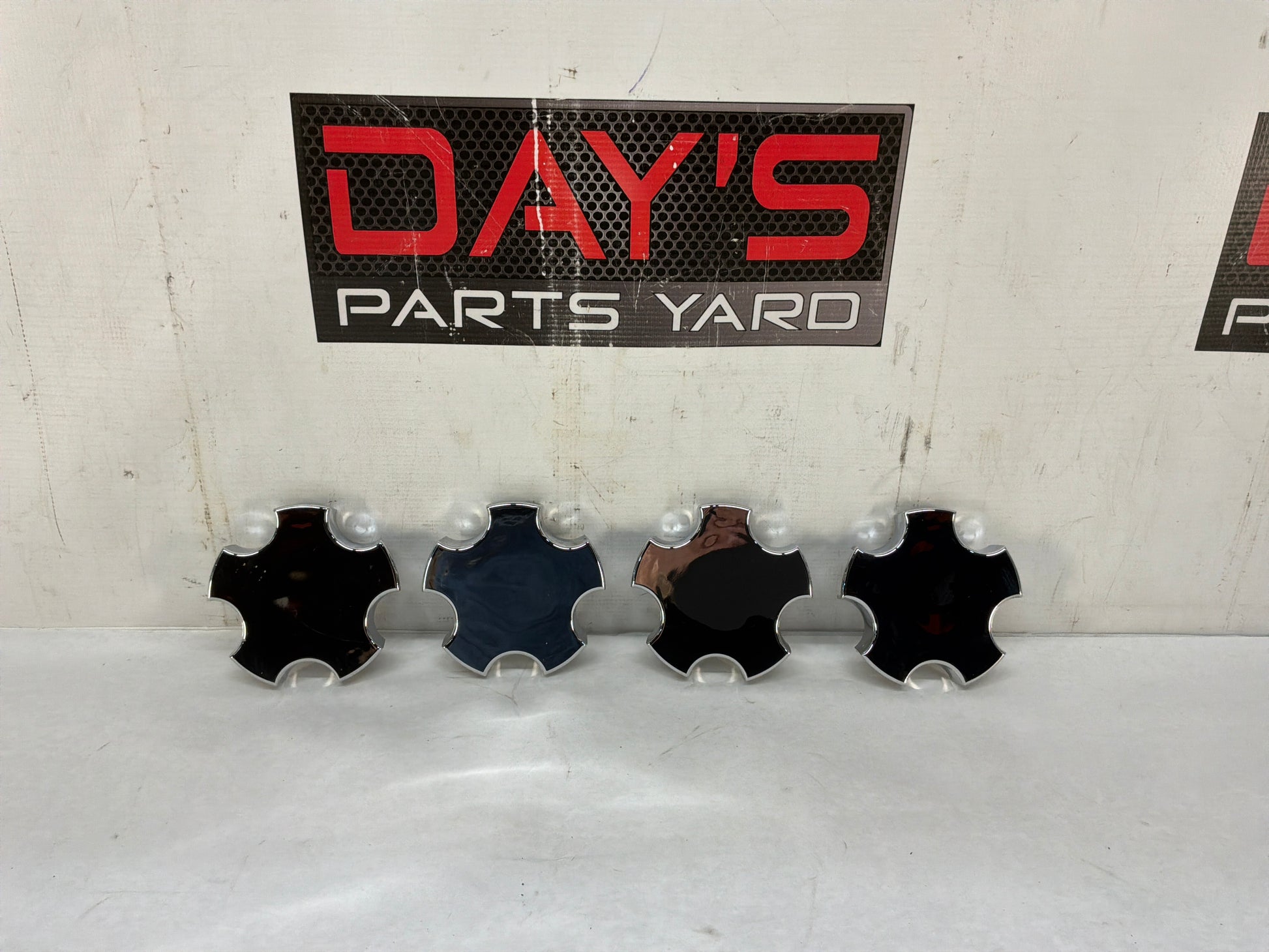 Center wheel caps - Day's Parts Yard