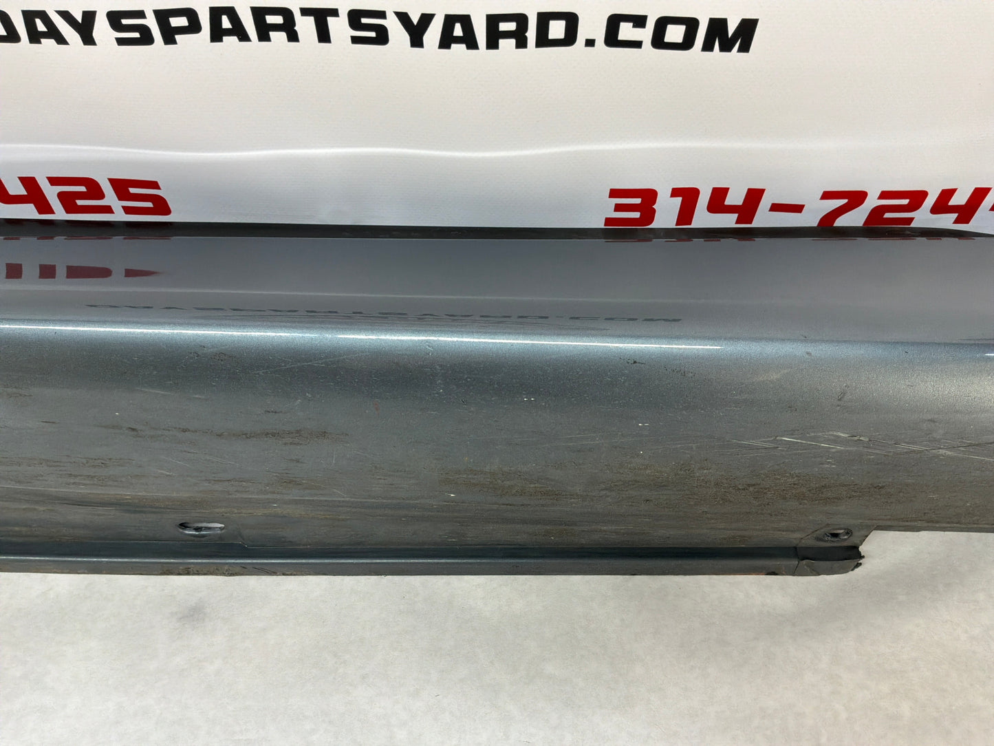 2006 Pontiac GTO RH Passenger Rocker Molding Side Skirt Panel Trim OEM
