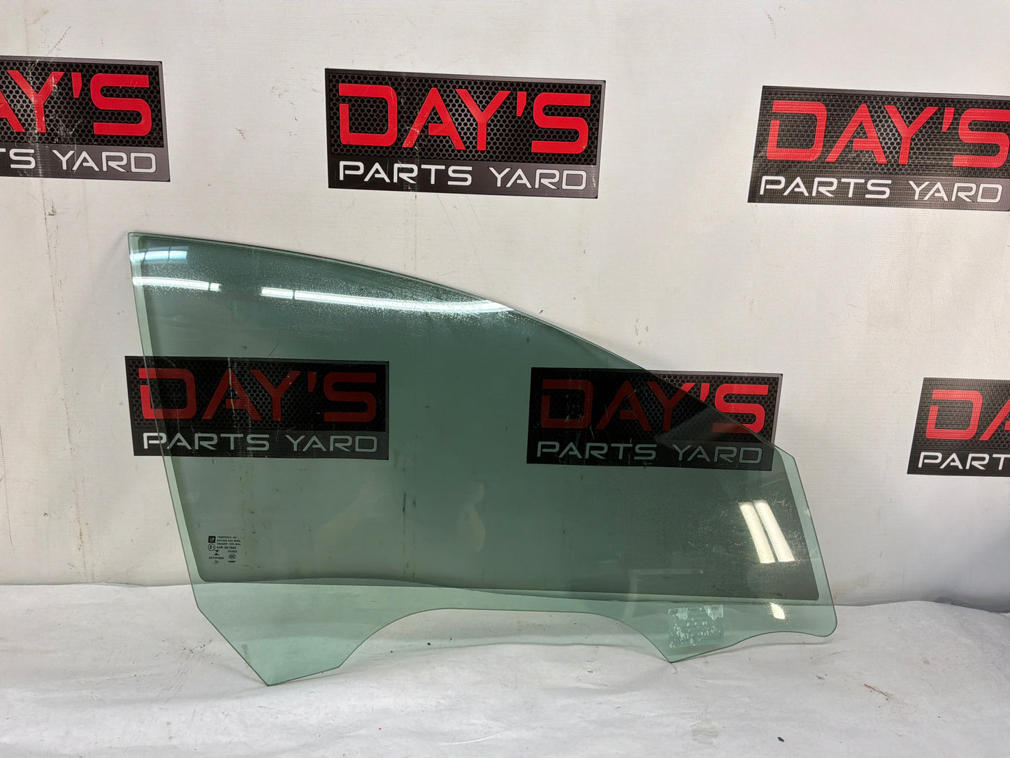 2016 Chevy Caprice PPV RH Passenger Front Door Window Glass OEM