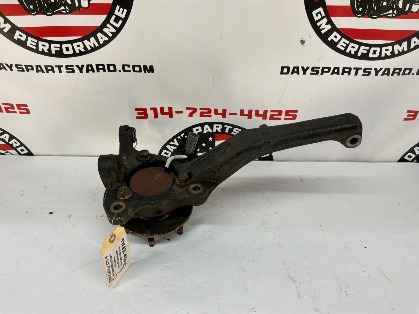 2006 Cadillac CTS-V RH Passenger Front Spindle Knuckle Hub Assembly OEM