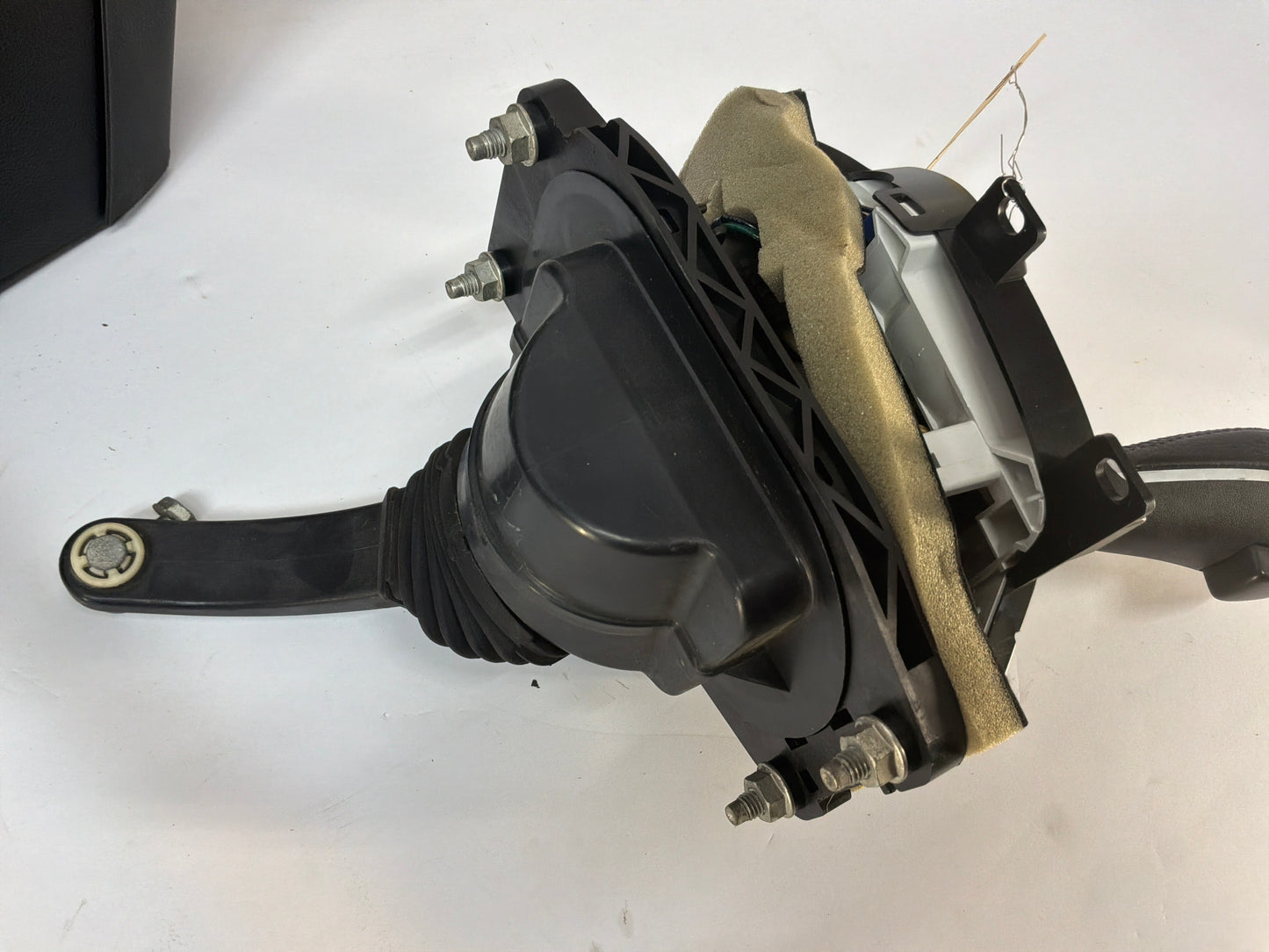 2008 Pontiac G8 GT Center Console w/Shifter OEM
