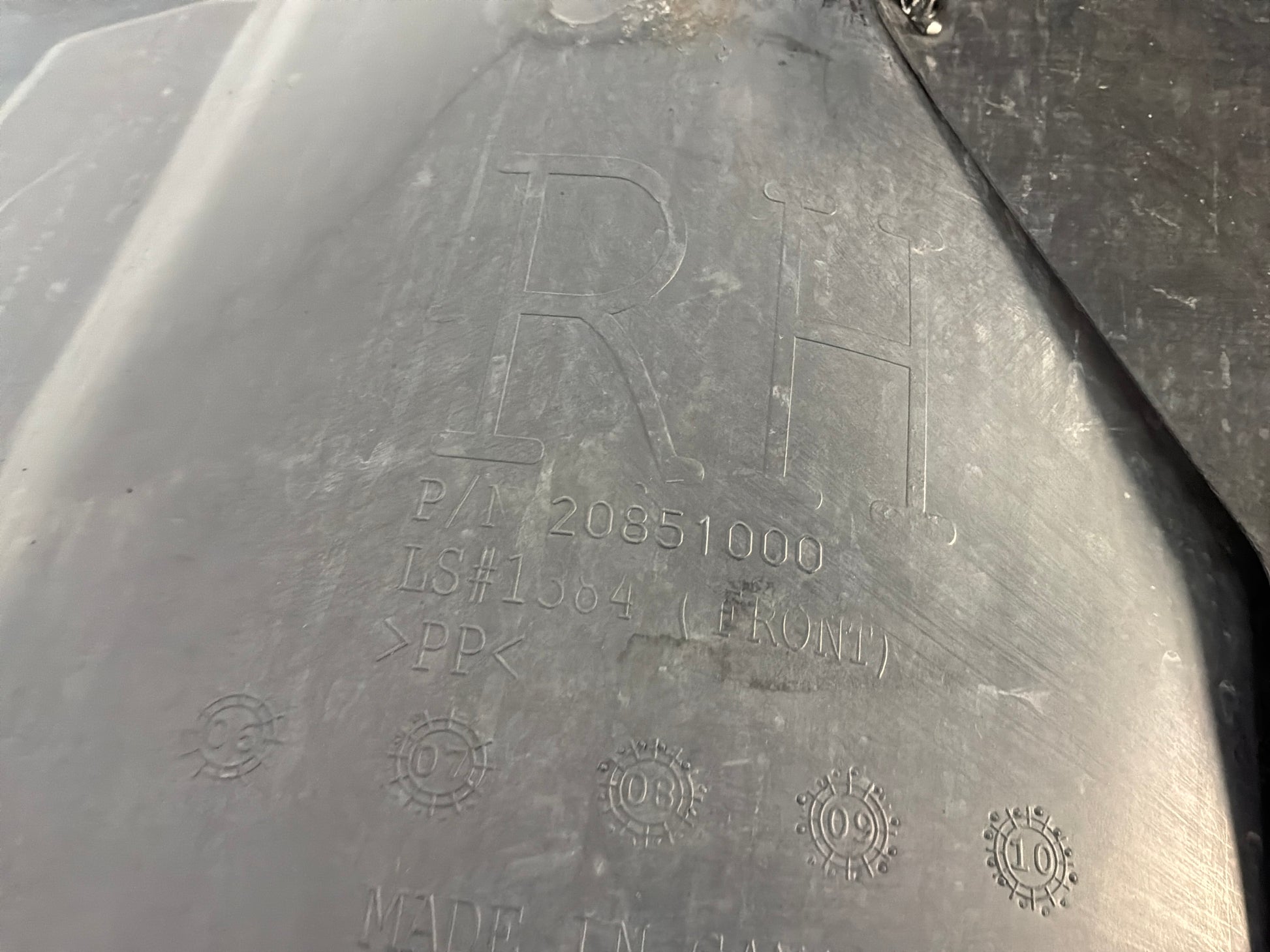 Rh wheel liner - Day's Parts Yard