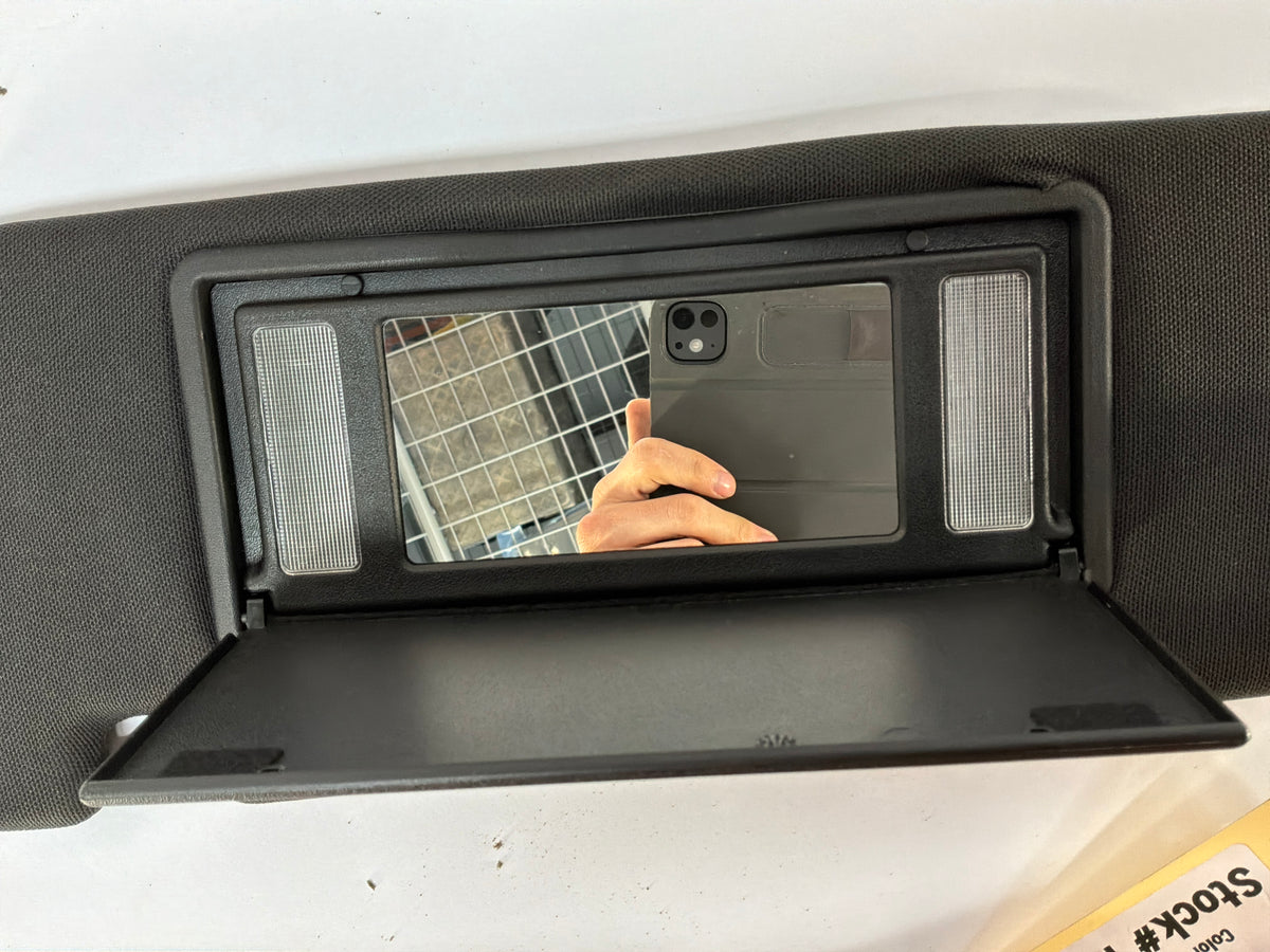 2009 Pontiac G8 Base RH & LH Sunvisor Sun Visor Shade w/ Clips OEM - Day's Parts Yard