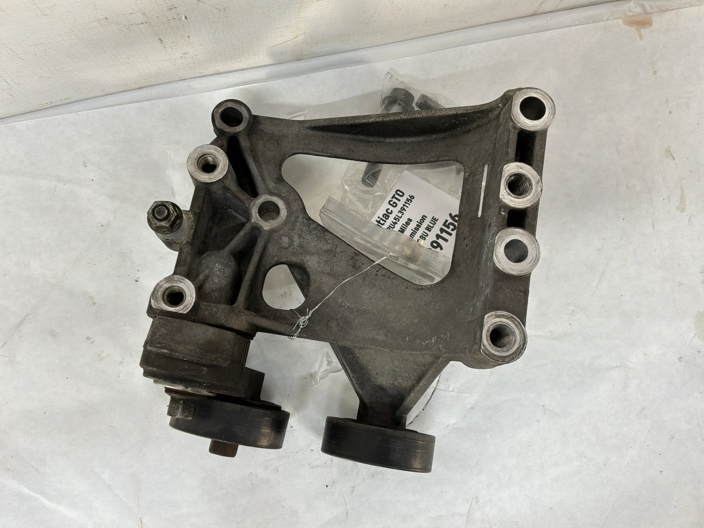 Ac compressor bracket - Day's Parts Yard