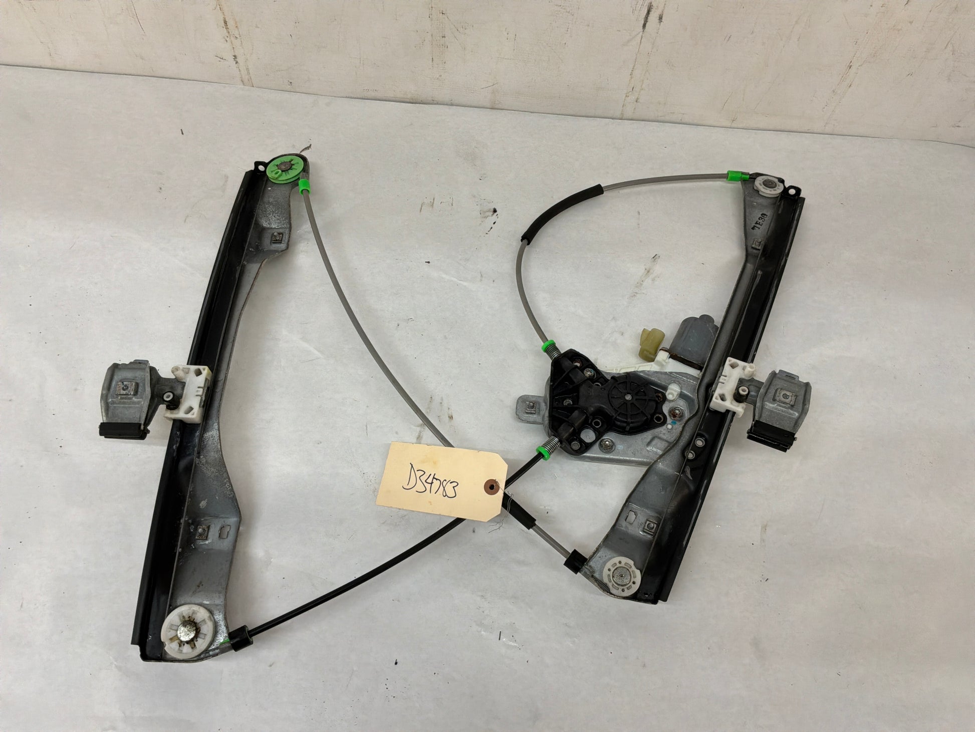 Rh front window reg - Day's Parts Yard