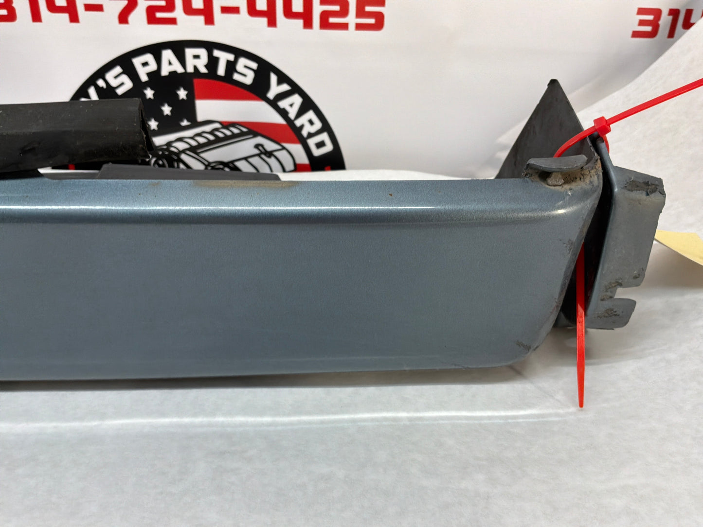 2006 Pontiac GTO RH Passenger Rocker Molding Side Skirt Panel Trim OEM