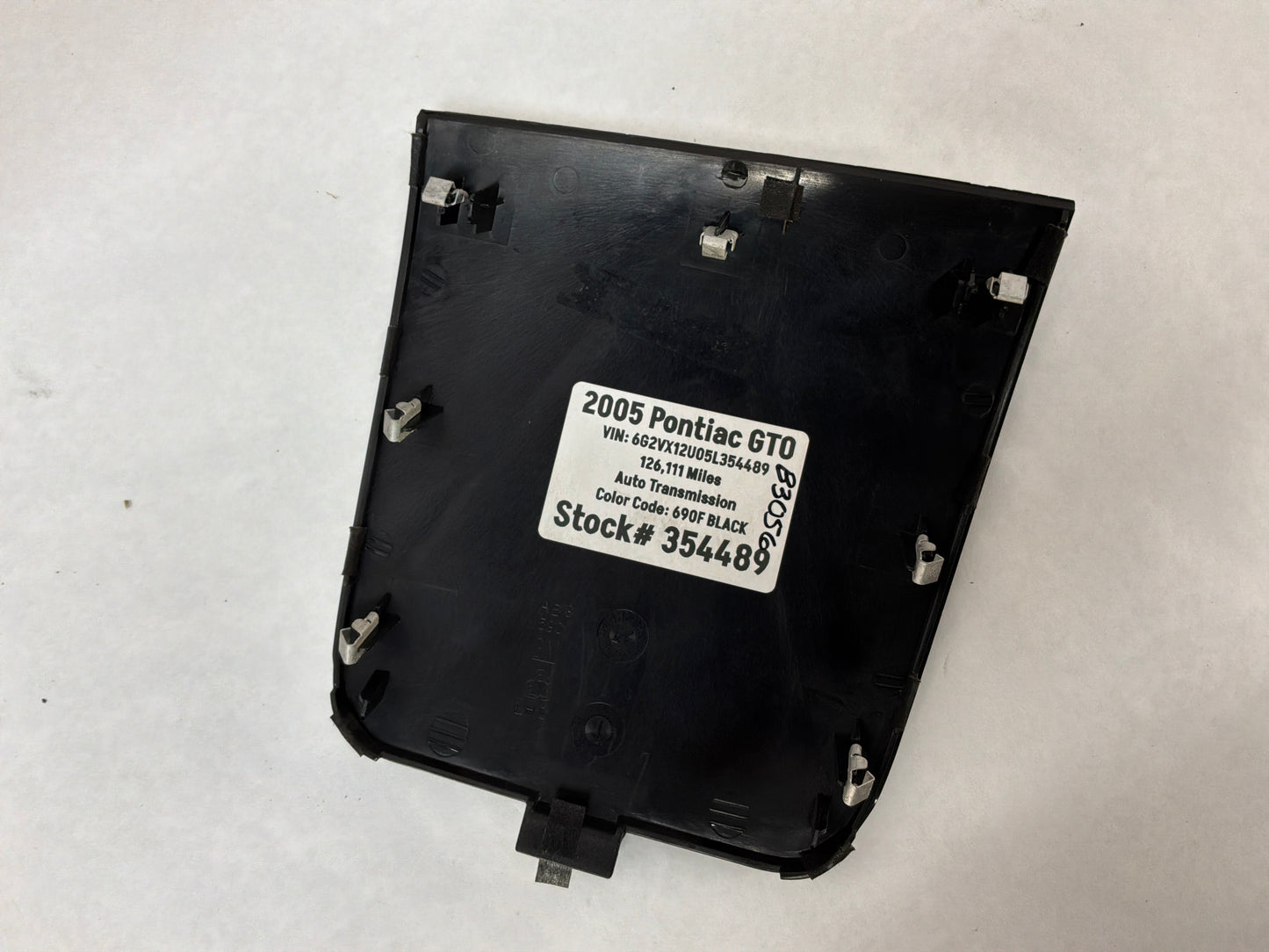 2005 Pontiac GTO Center Dash Upper Radio Bezel Top Trim Plate OEM