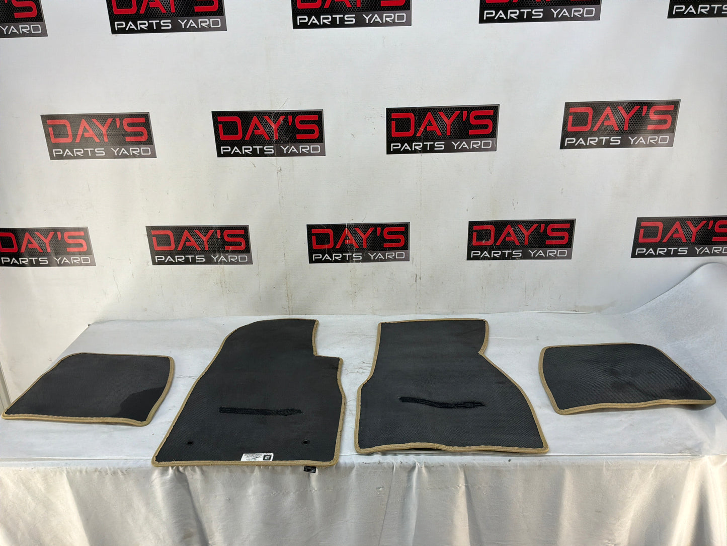 Complete set floor mats - Day's Parts Yard