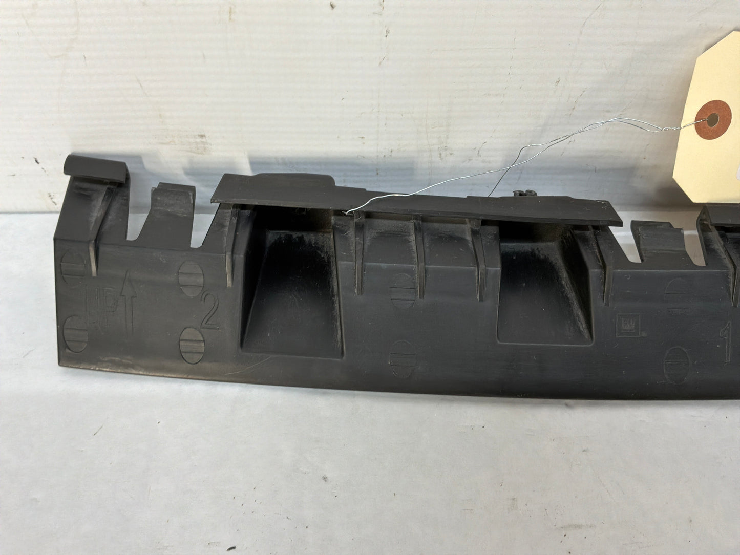 2015 Chevrolet Camaro SS 1LE Rear Bumper Fascia Upper Center Support Bracket Mount OEM