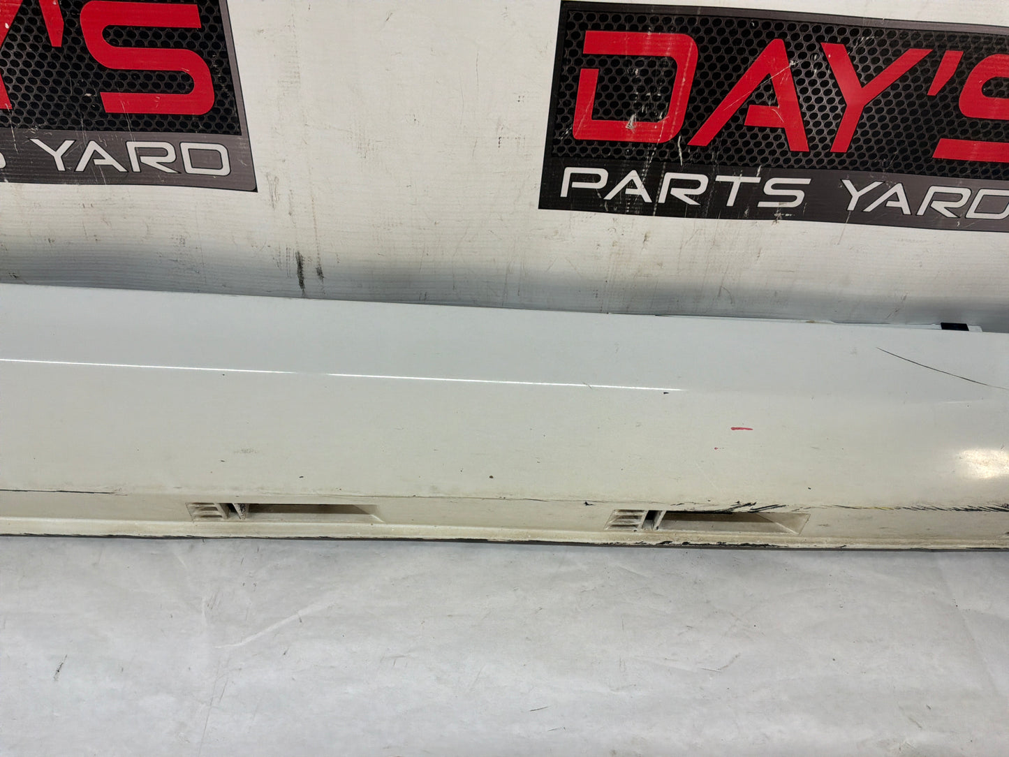 Rh rocker - Day's Parts Yard