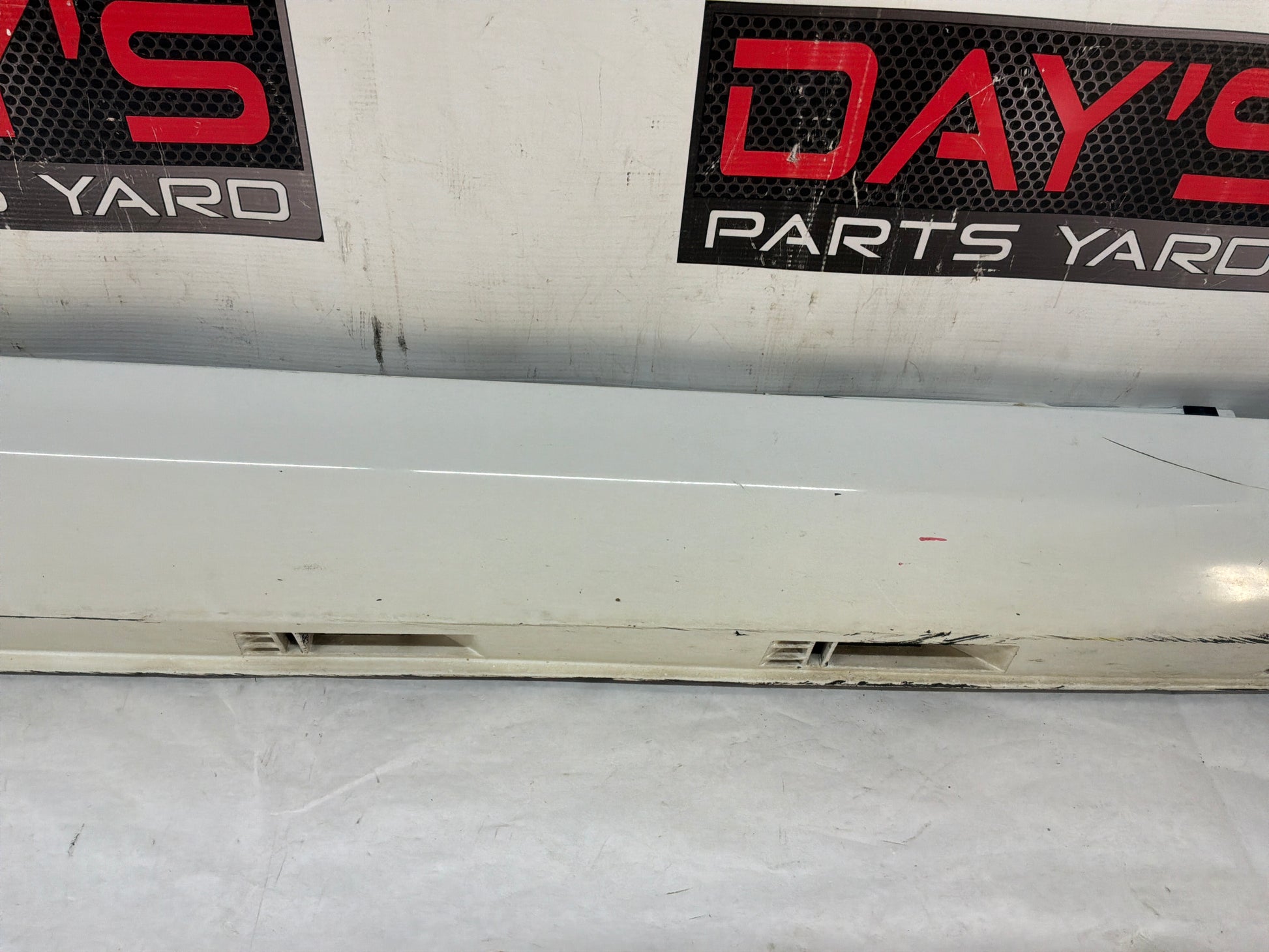Rh rocker - Day's Parts Yard