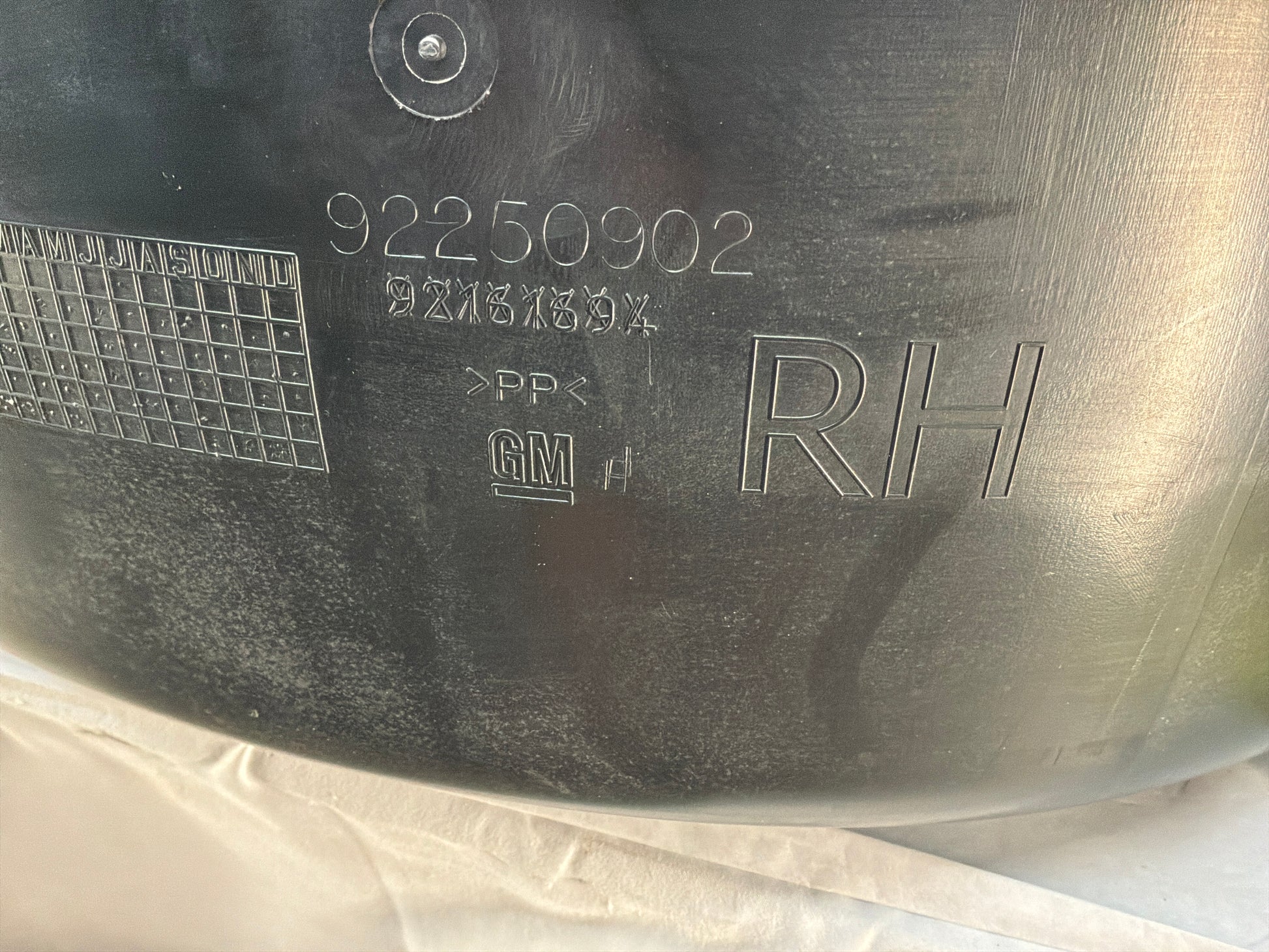 Rh wheel liner - Day's Parts Yard