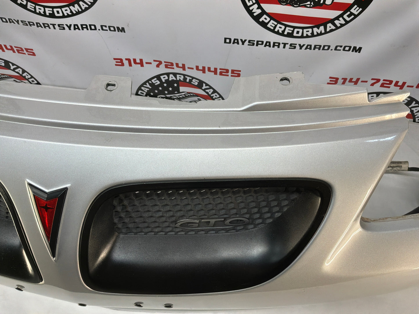 2005 Pontiac GTO Front Bumper Cover Fascia Silver OEM