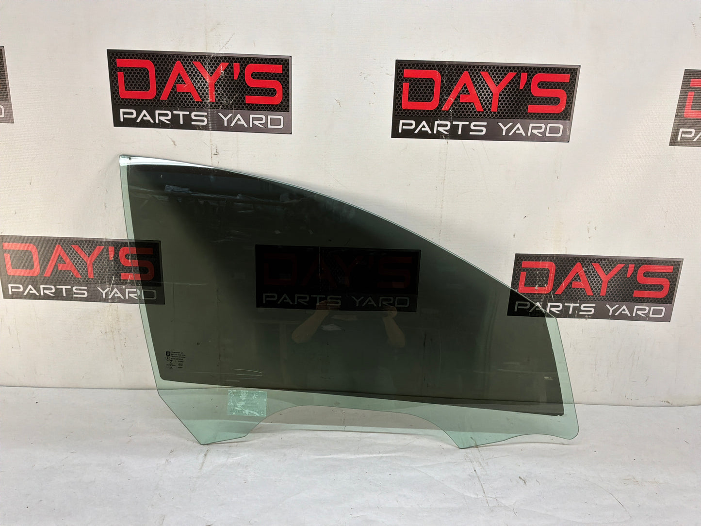 2017 Chevy SS Sedan RH Passenger Front Door Window Glass OEM