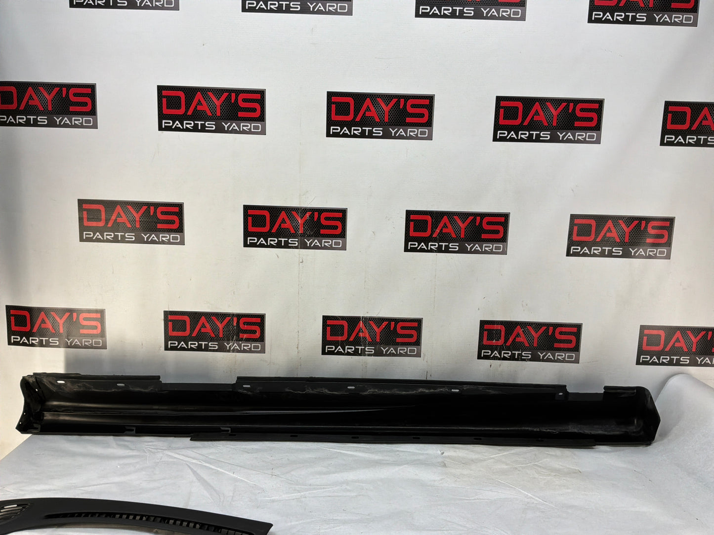 2004 Pontiac GTO RH Passenger Rocker Molding Side Skirt Panel Trim Black OEM