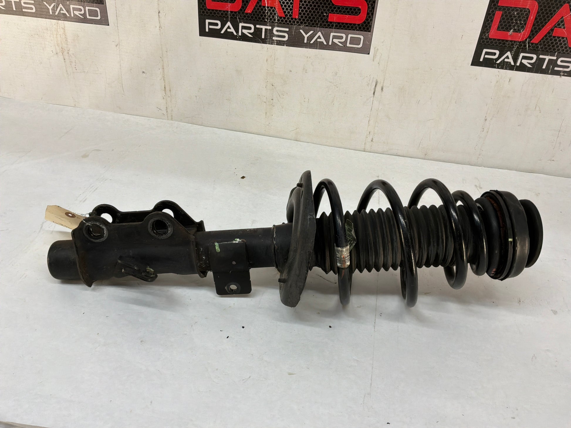 Front lh strut - Day's Parts Yard