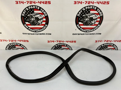 2006 Cadillac CTS-V RH Passenger Rear Door Weather Strip Rubber Seal OEM