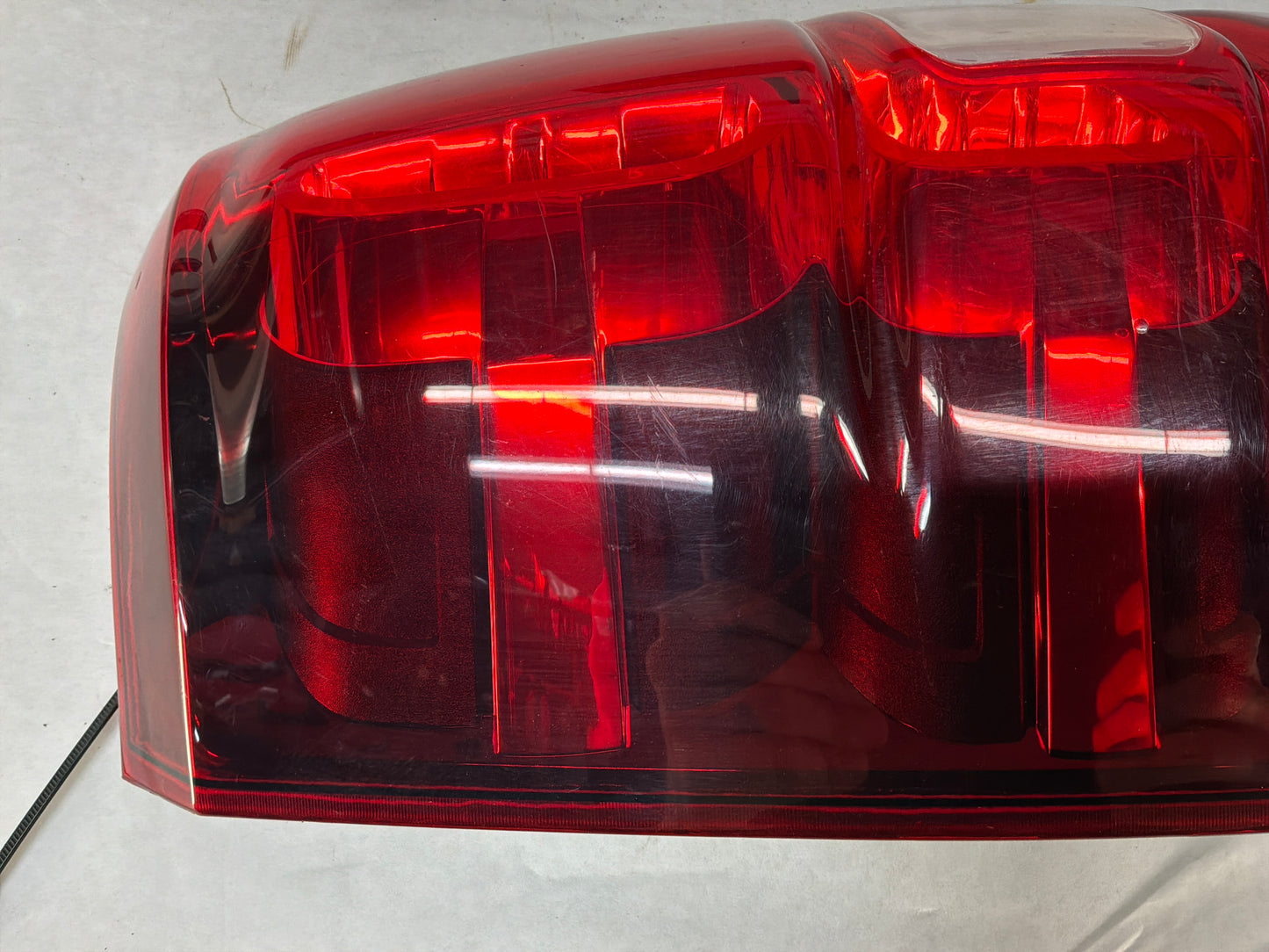 2012 Chevy Avalanche LH Driver Tail Light Taillight Lamp OEM