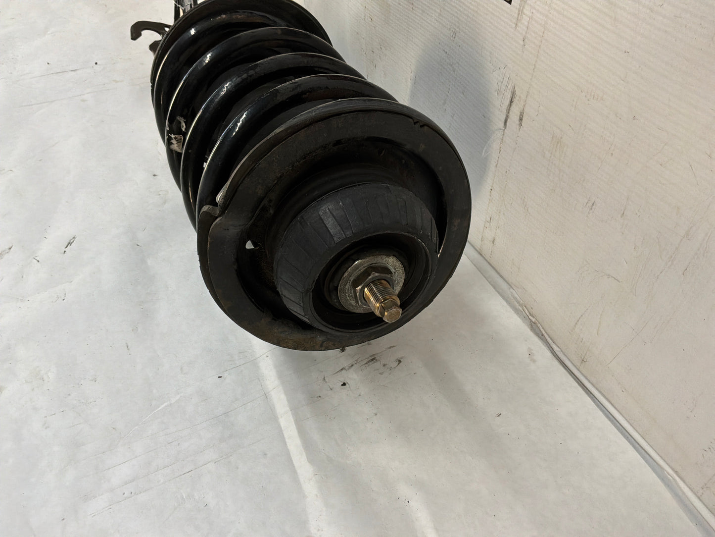 Lh front strut - Day's Parts Yard