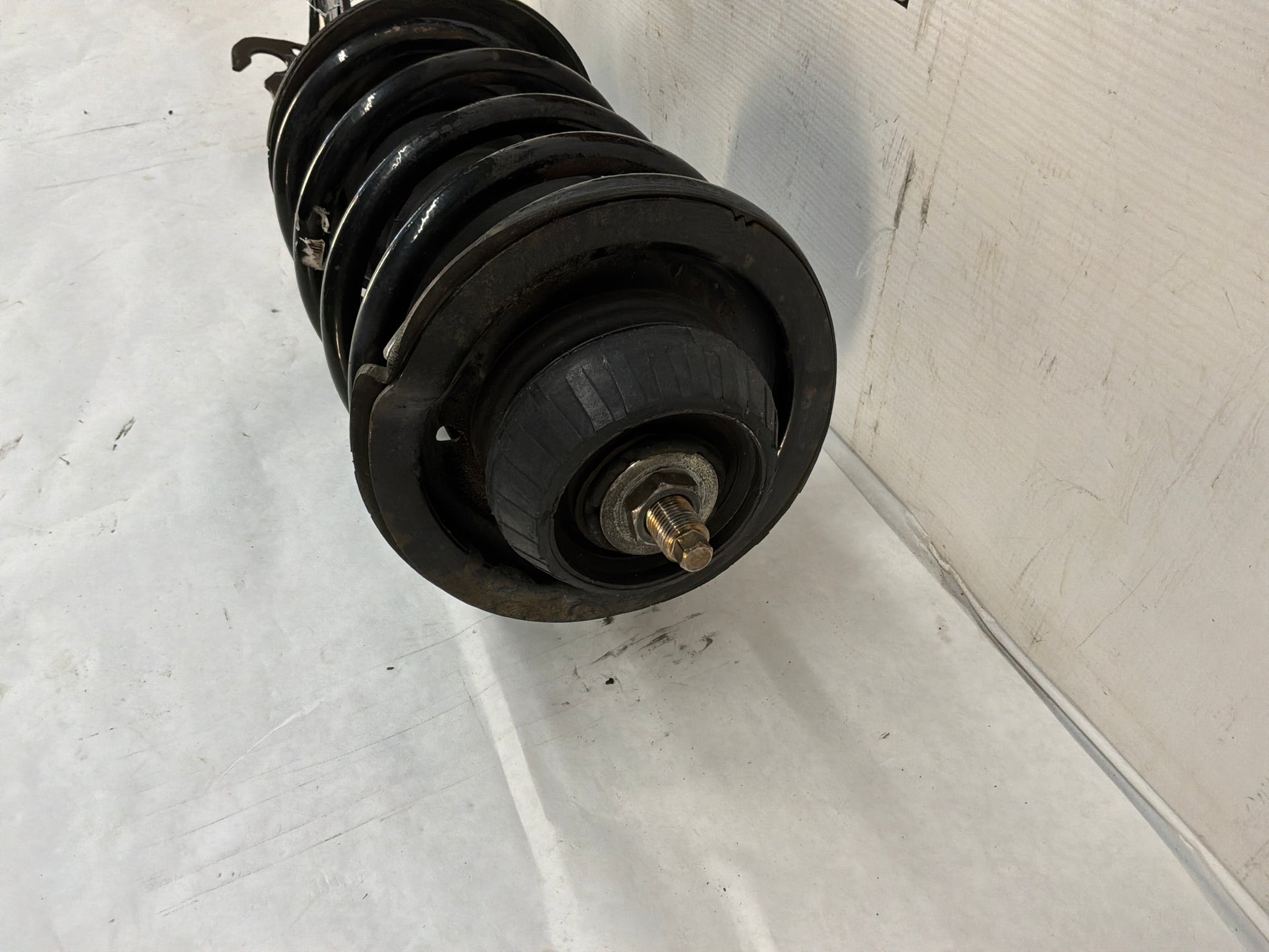 Lh front strut - Day's Parts Yard