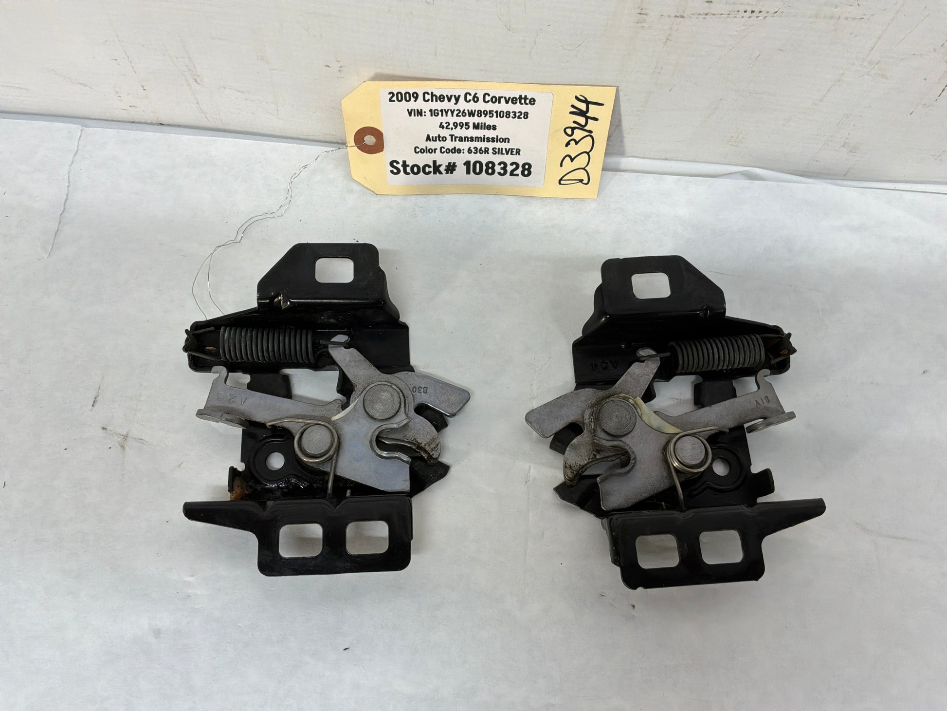 Hood hinges - Day's Parts Yard