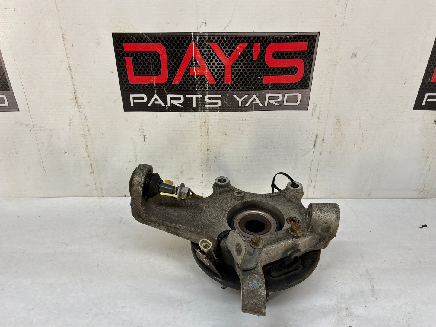 1999 Chevy C5 Corvette LH Driver Rear Suspension Spindle Knuckle Hub OEM